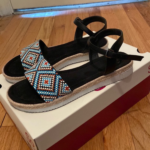 SO Shoes - SO Beaded Sandal